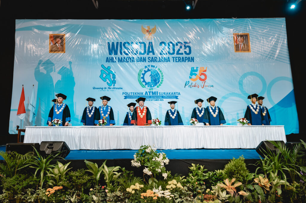 WISUDA POLITEKNIK ATMI SURAKARTA